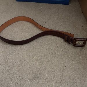 Brighton brown crocodile embossed leather belt featuring a squate buckle size L